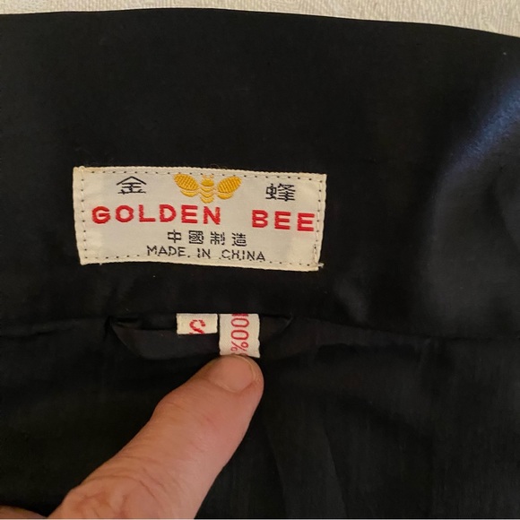 Vtg silk and silk lined hand embroidered  black Kimono. EUC Unisex - Picture 9 of 12